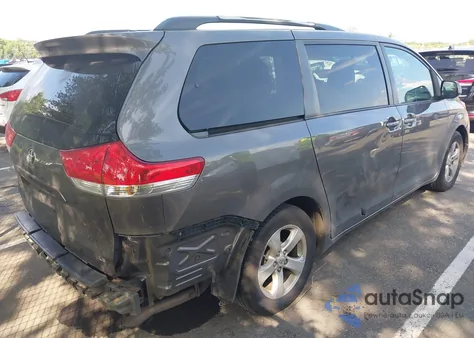 2011 Toyota Sienna Le V6 z USA, uszkodzony, nr VIN 5TDKK3DC7BS156609